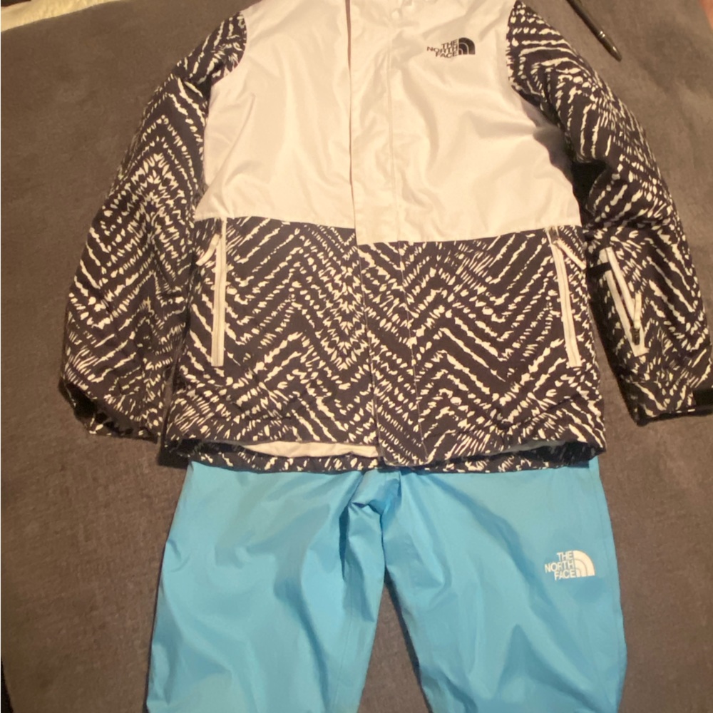 Girls Northface snow suit size 10/12